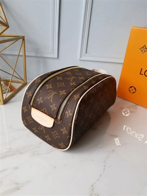 mens louis vuitton wash bag replica|louis vuitton pre owned bag.